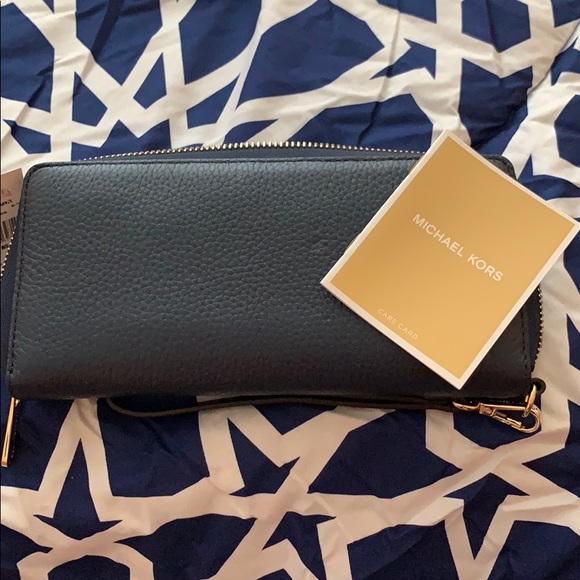 Michael Kor wristlet - Picture 12 of 14